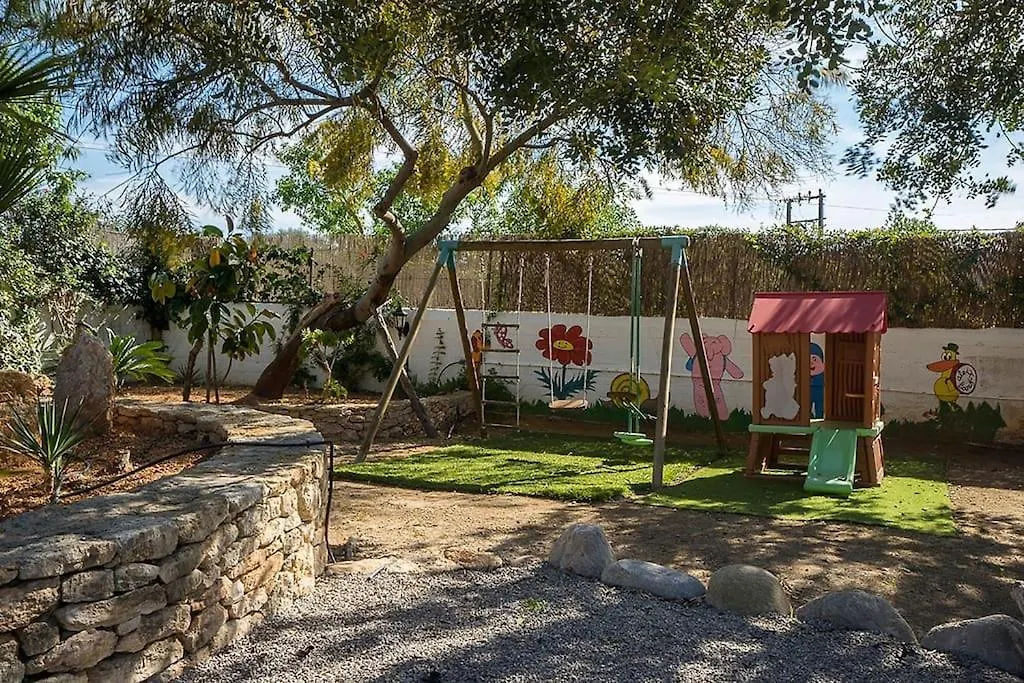Dom wakacyjny Casa Con Piscina, Jardin Y Juegos Exteriores Montecristo